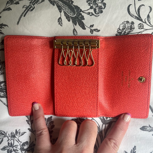 Louis Vuitton 6 Key Holder - Picture 3 of 9